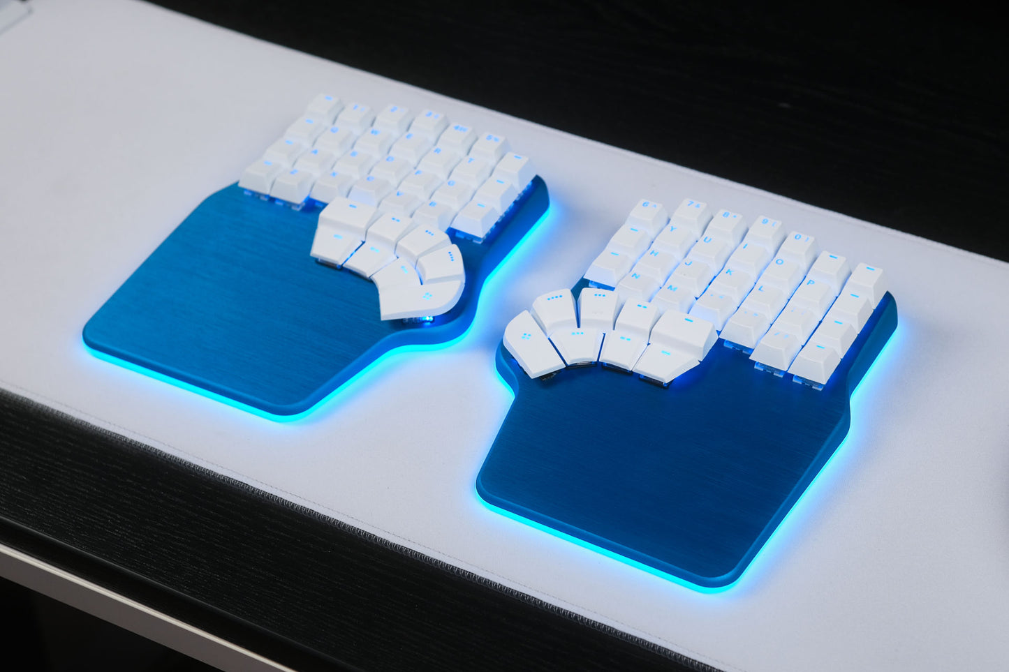 Dygma Defy Atlantis Blue & White