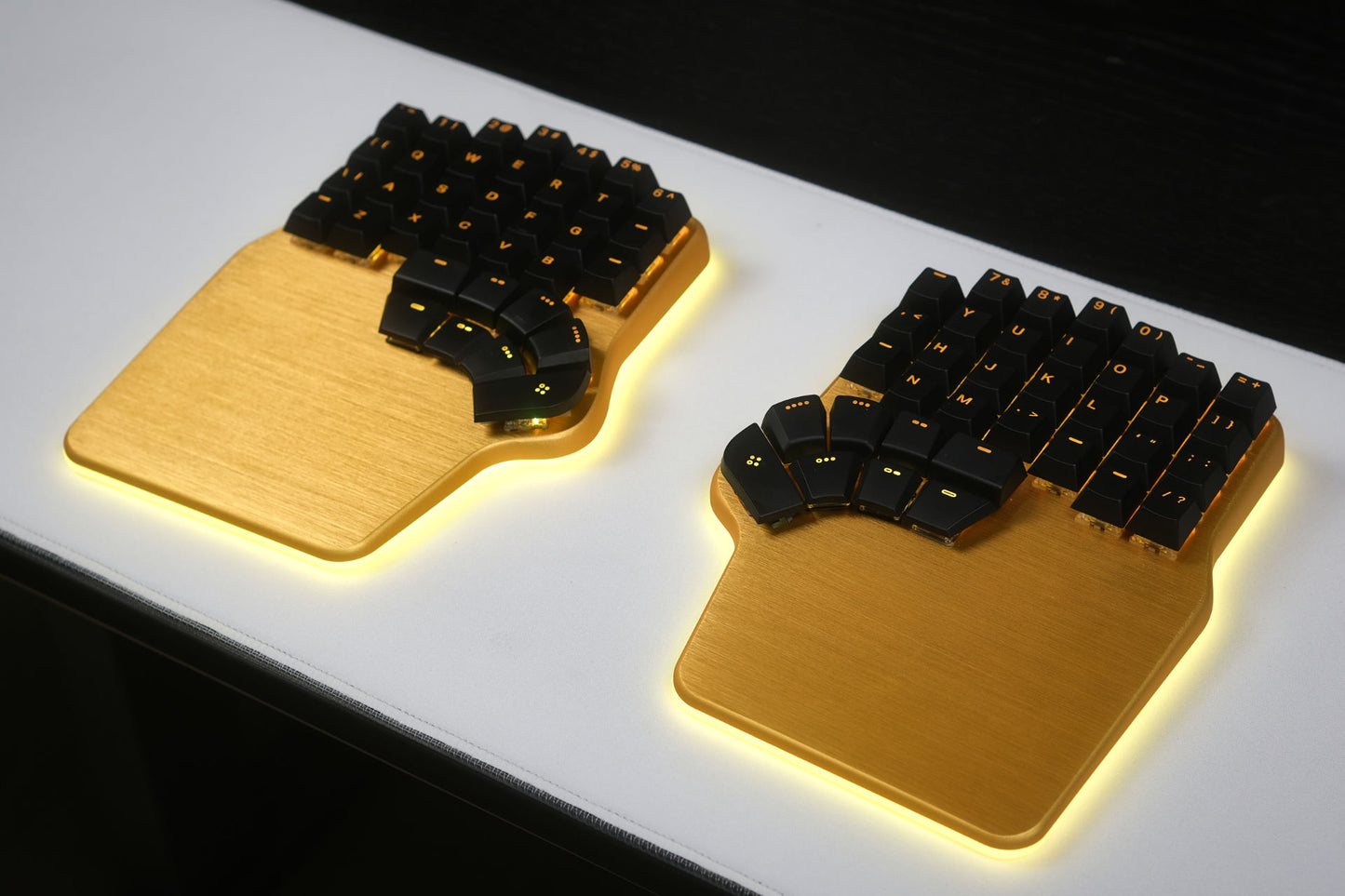 Dygma Defy Egyptian Gold & Black