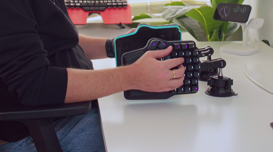 It's time to upgrade my ergonomic setup with an articulated arm set!