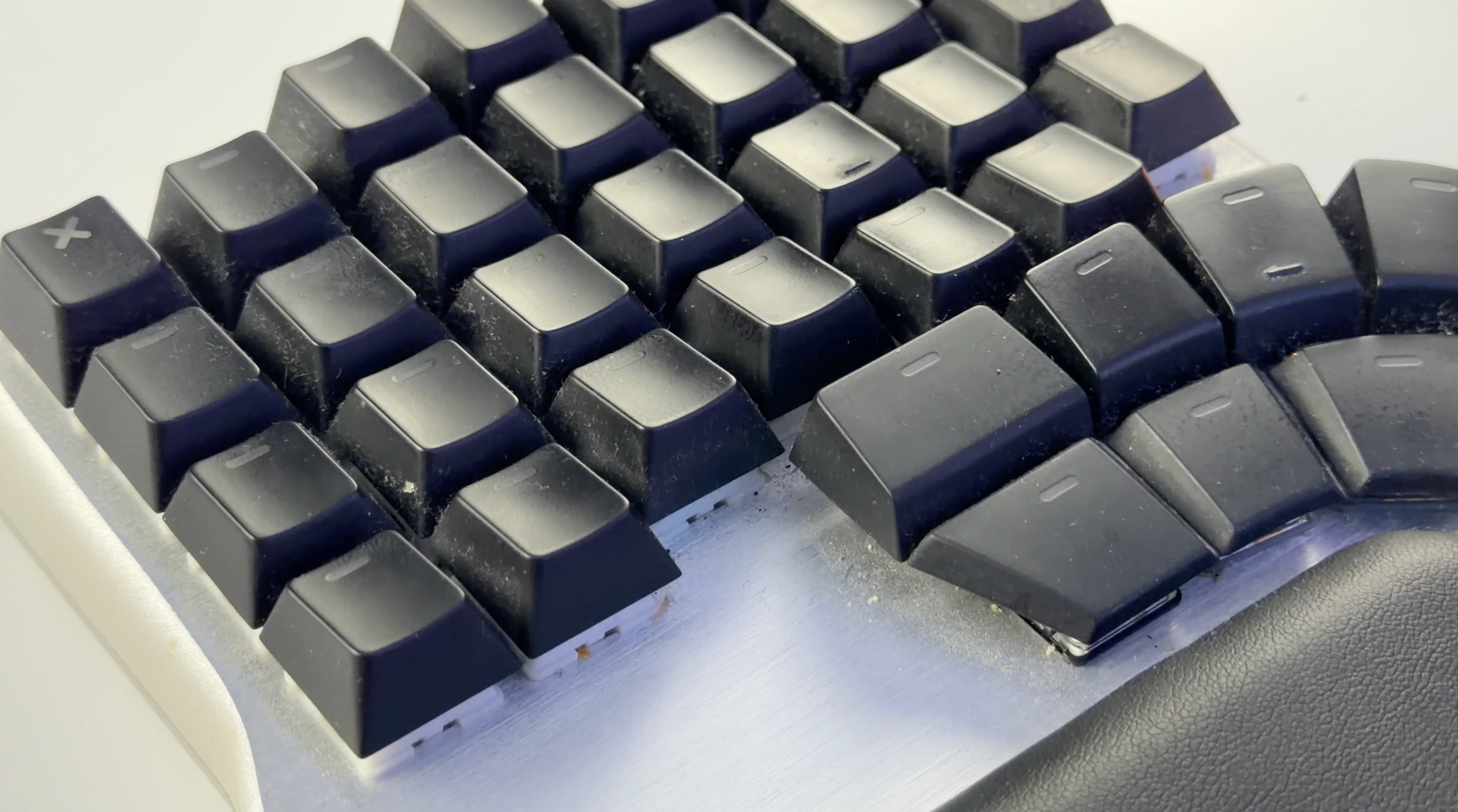 Top Way Keyboard Top 3 Ways to Clean your Keyboard Keycaps 🧼 – Dygma
