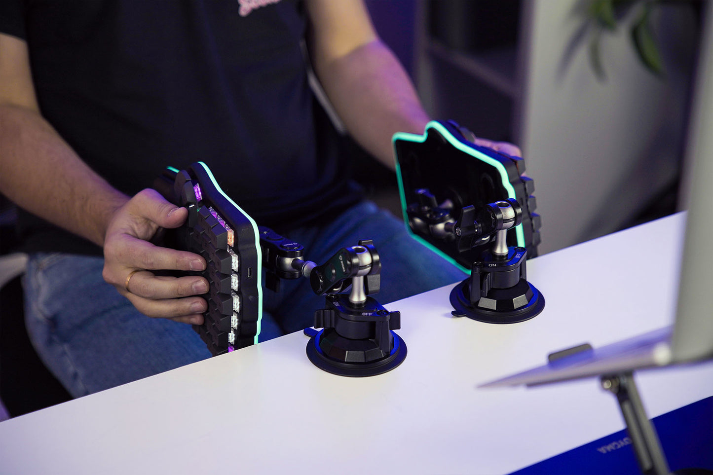 Articulated Arms and Adaptor Puck Bundle