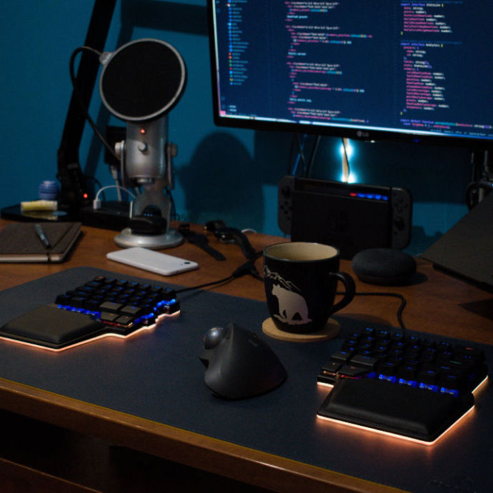 Mouse placement in an ergonomic split keyboard