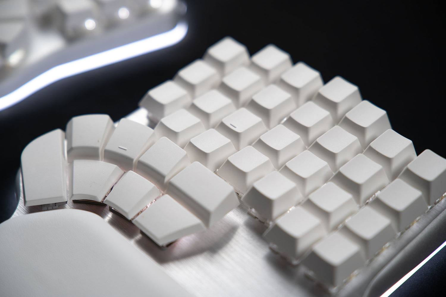 Dygma white blank PBT keycaps on a Dygma Defy keyboard Dygma white blank PBT keycaps on a Dygma Defy keyboard